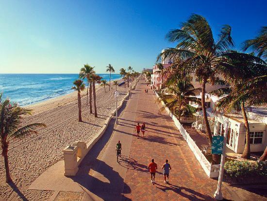 Downtown Hollywood Beach Students' Dorm 호스텔 외부 사진